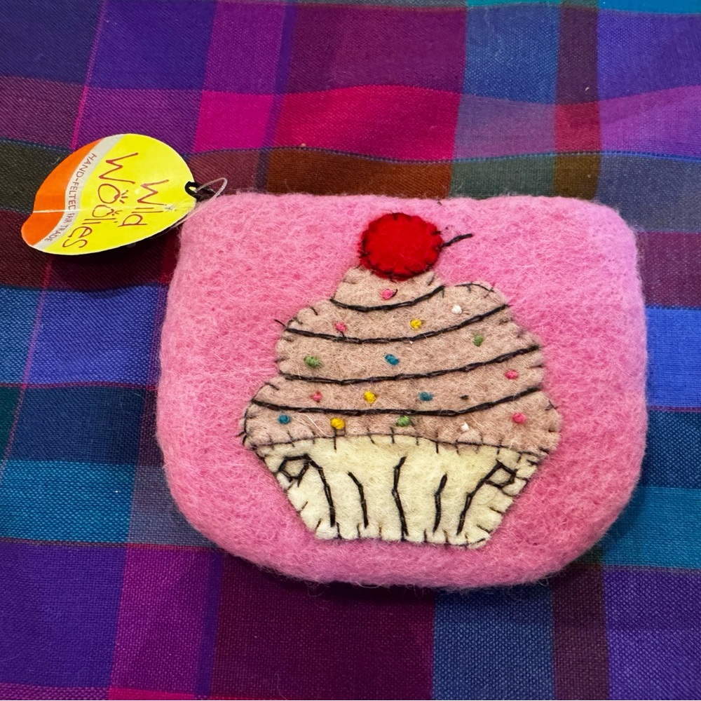 Wild Woolies 100% Wool Pink Felt Cupcake Coin Purse Wallet -Fair Trade - NWT
